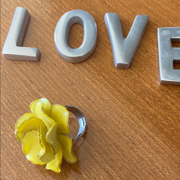 Beautiful Ring - Picture 2 of 3